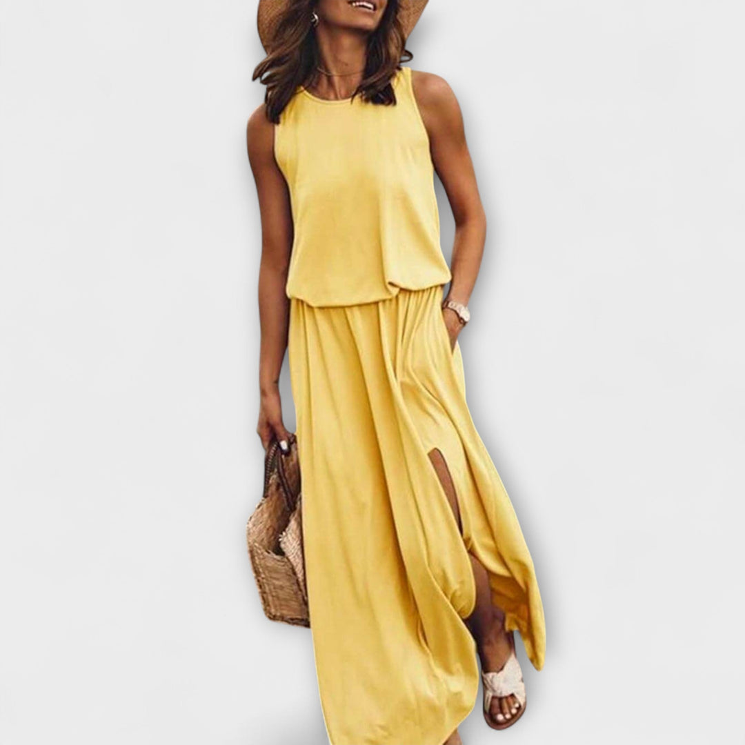 Vestido sin mangas color crema con abertura