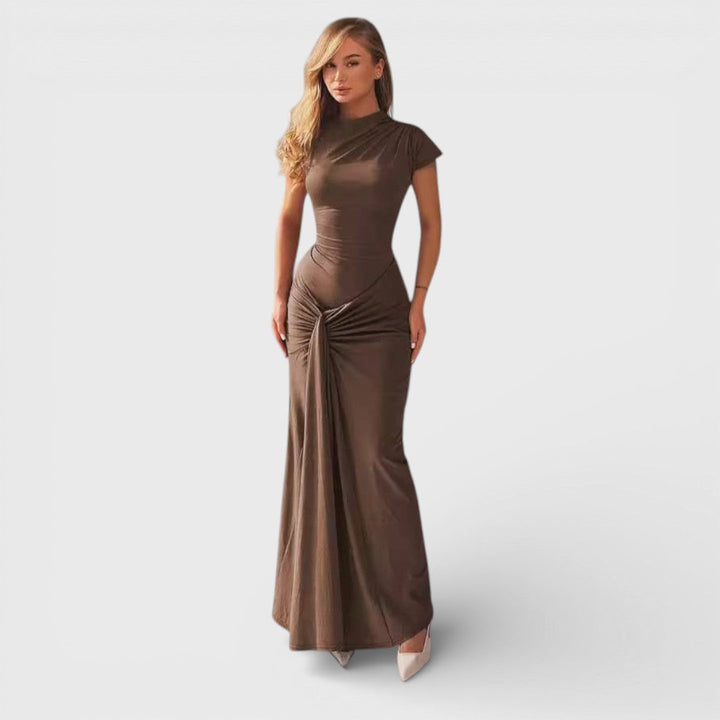Elara - Vestido maxi marrón de noche con drapeado