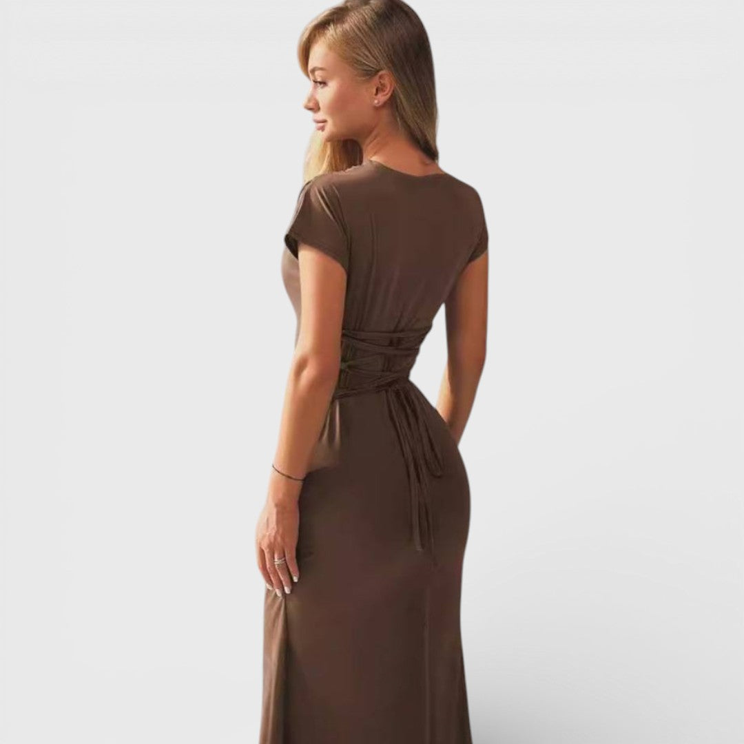 Elara - Vestido maxi marrón de noche con drapeado