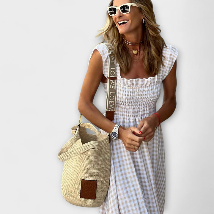 Vestido maxi blanco a cuadros con mangas de volantes