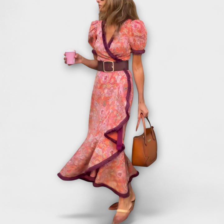 Elegante vestido maxi rosa con mangas cortas