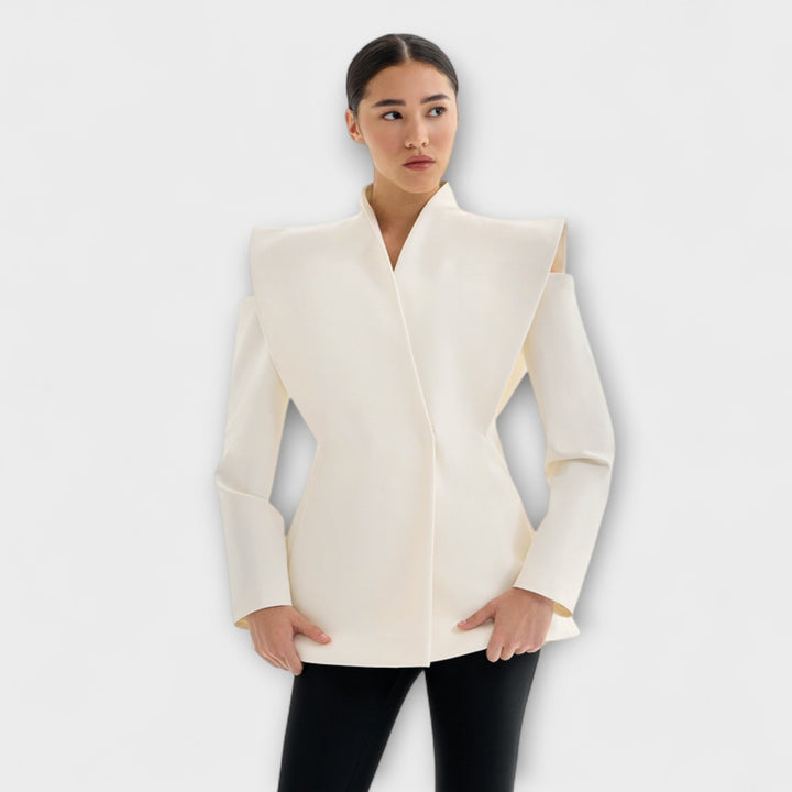 Valeria - Blazer con hombros esculpidos en color crema
