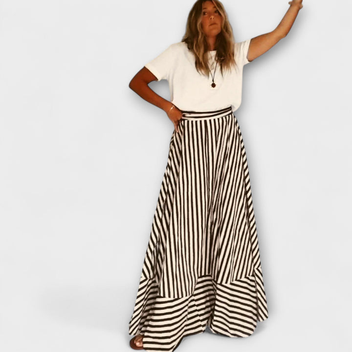 Vestido maxi con volantes a rayas en beige y negro