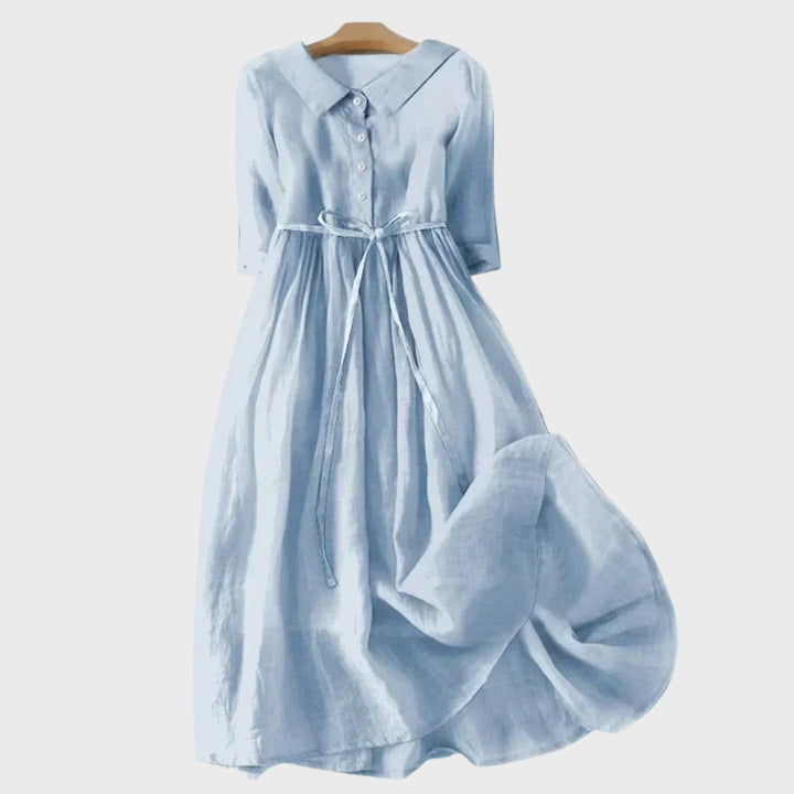 Vestido de cuello azul claro con cinturón
