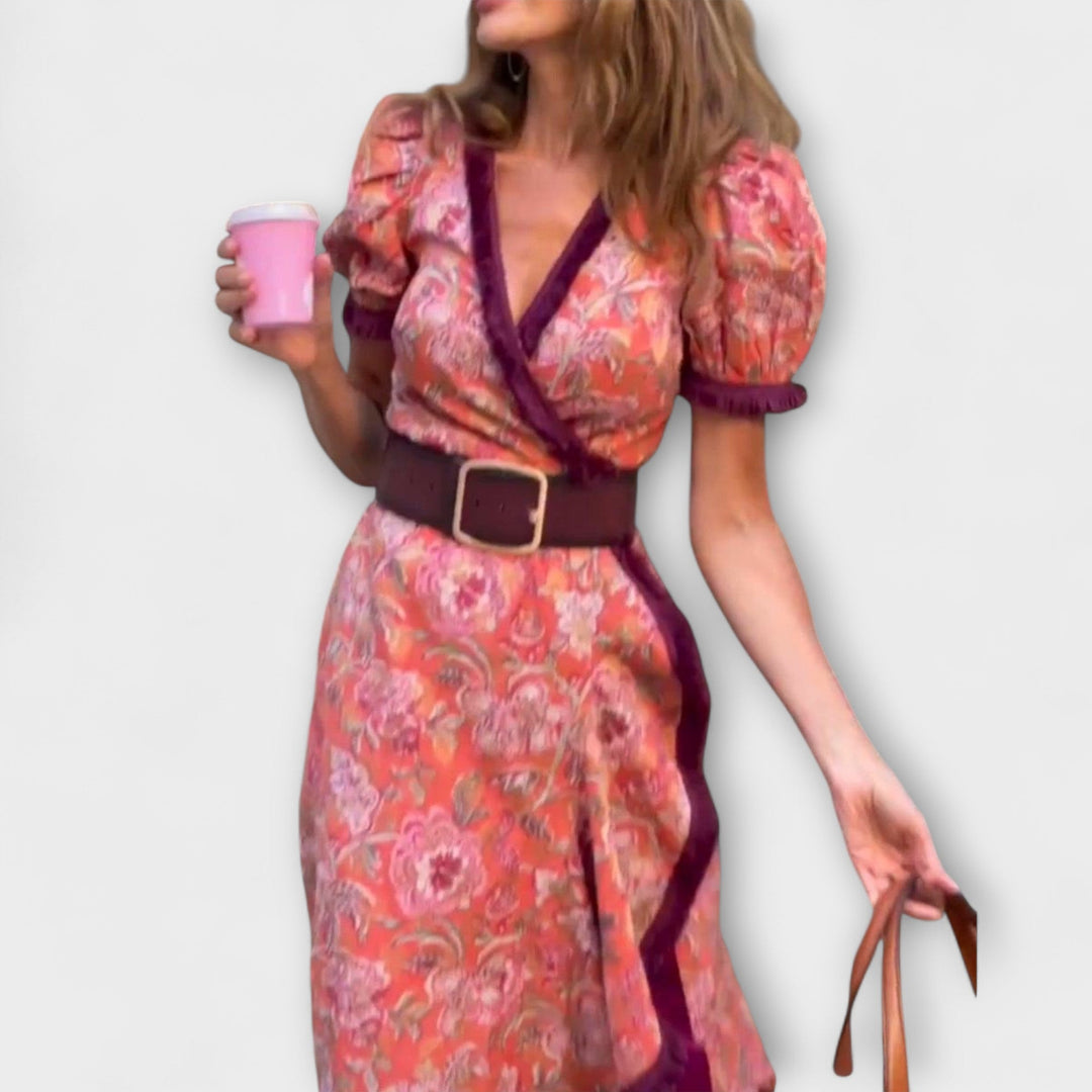 Elegante vestido maxi rosa con mangas cortas