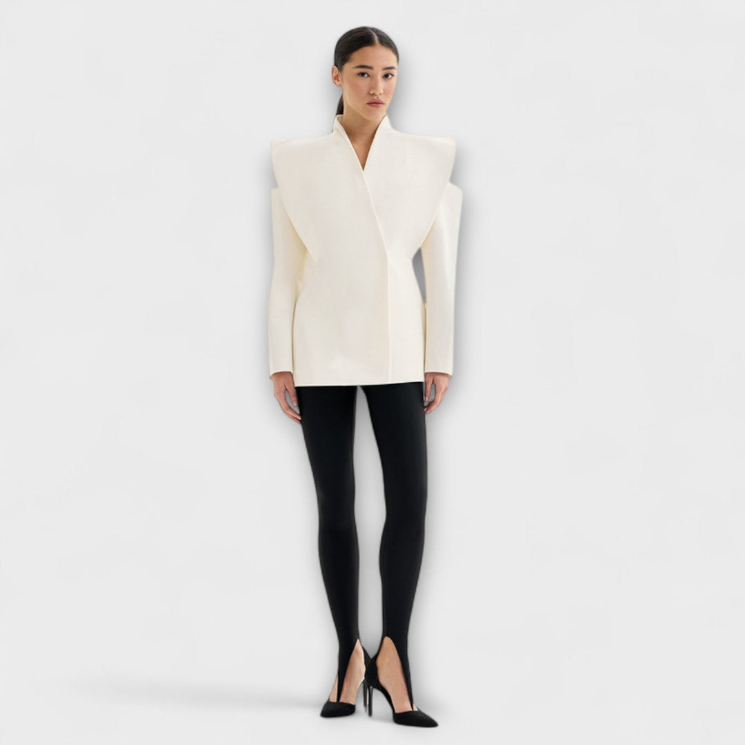 Valeria - Blazer con hombros esculpidos en color crema