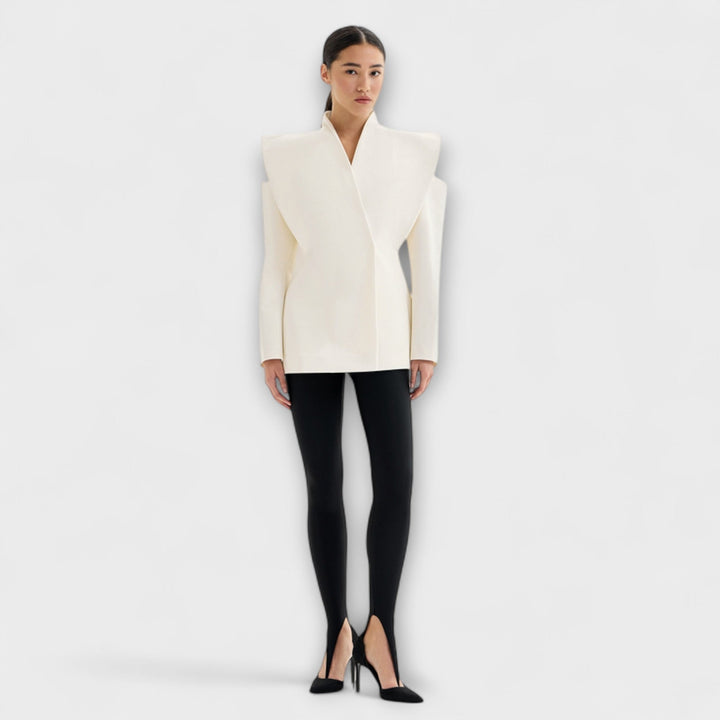 Valeria - Blazer con hombros esculpidos en color crema