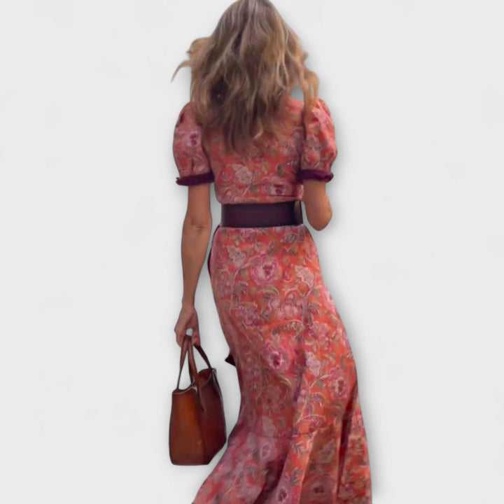 Elegante vestido maxi rosa con mangas cortas