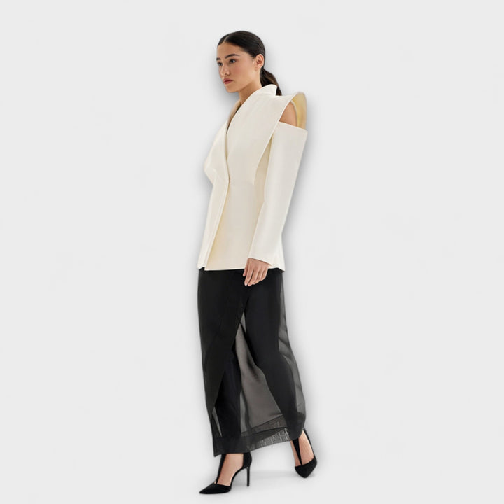 Valeria - Blazer con hombros esculpidos en color crema