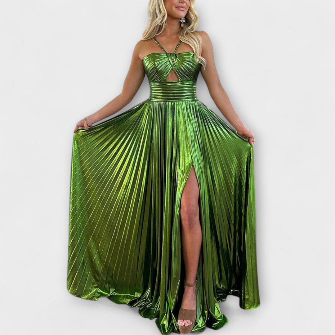 Vestido maxi dorado con tela metálica y abertura