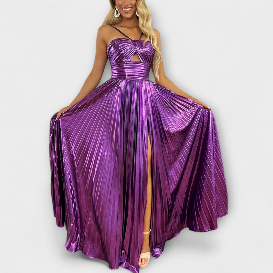 Vestido maxi dorado con tela metálica y abertura