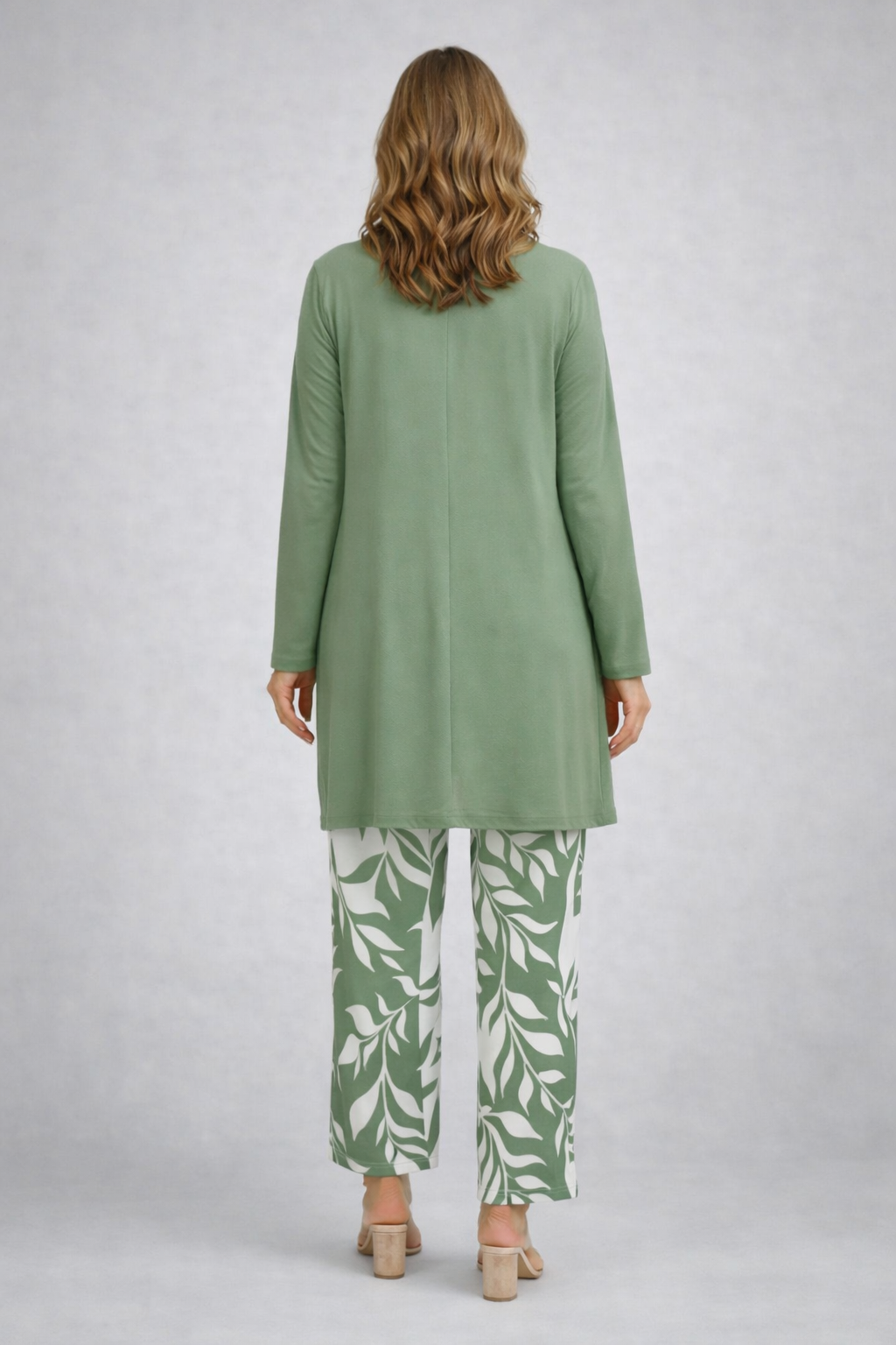 Sienna - Conjunto de tres piezas con cárdigan estampado verde