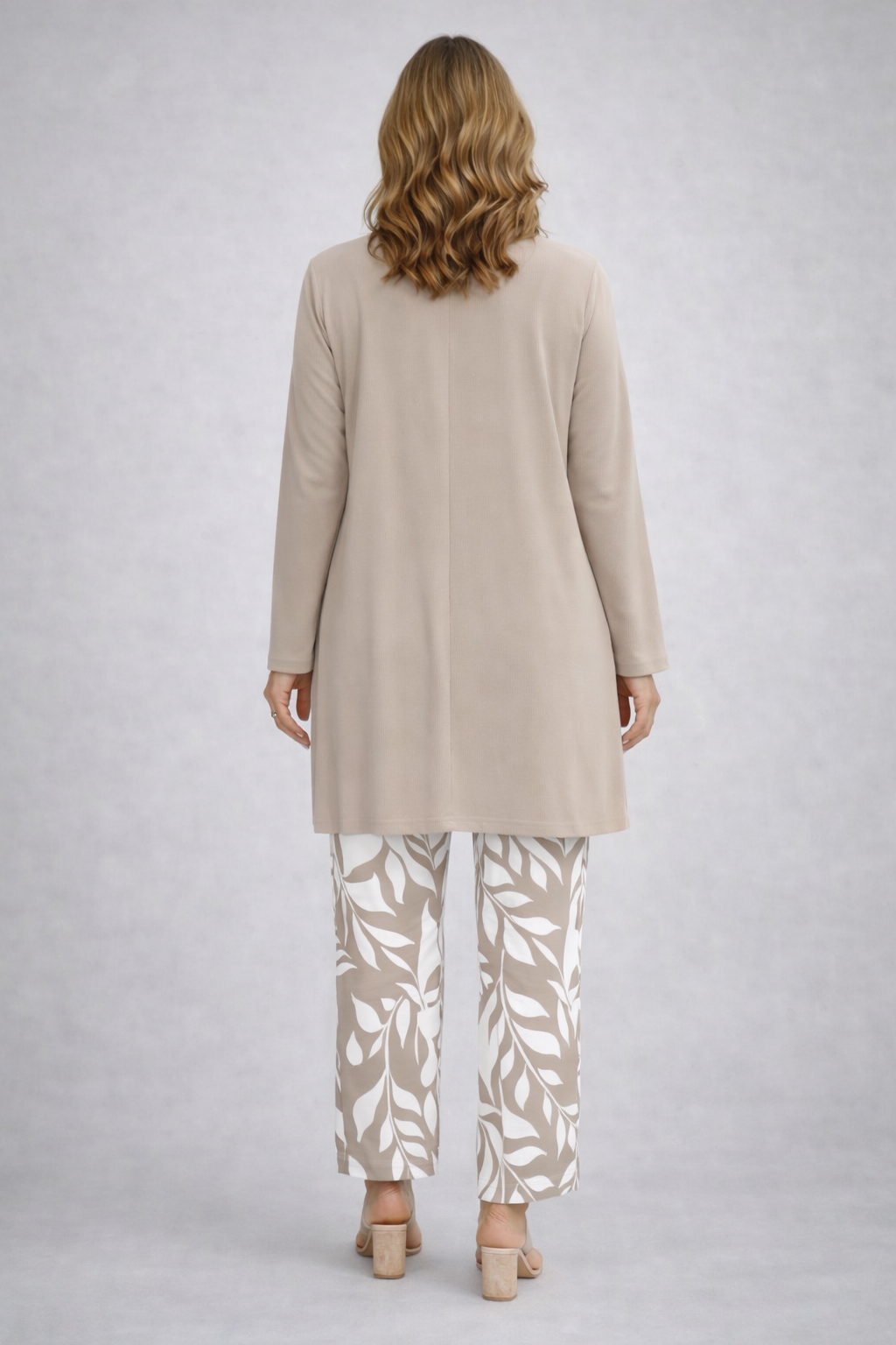 Eleanor - Conjunto de tres piezas en color crema con estampado