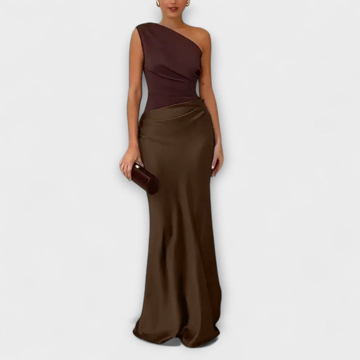 Vestido maxi elegante de un solo hombro en marrón