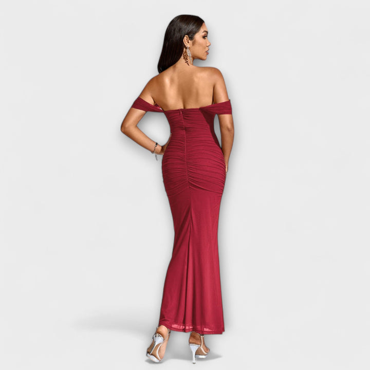 Ione - Vestido ajustado marrón con hombros al descubierto