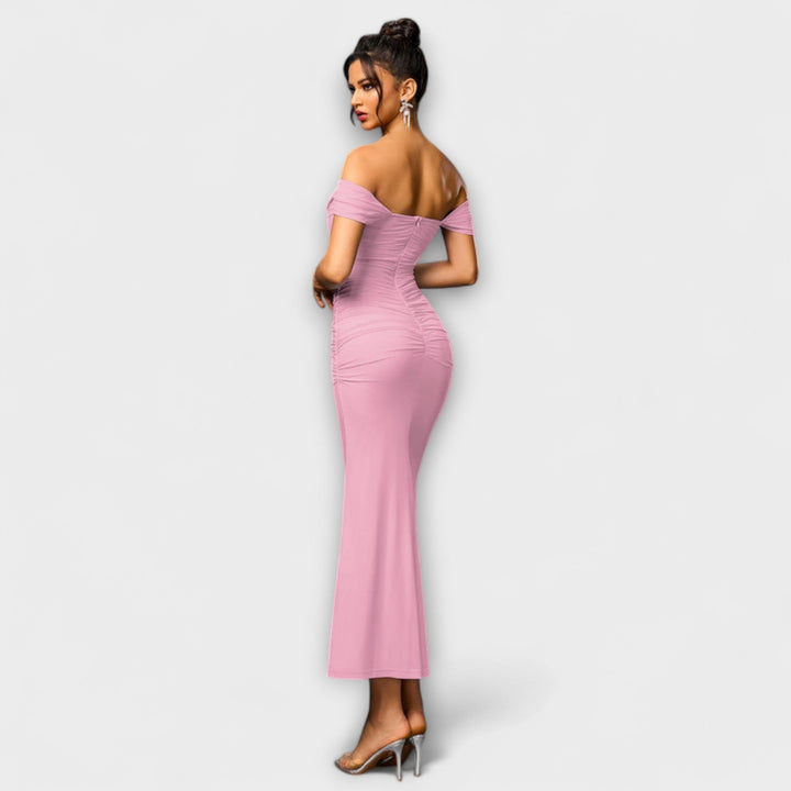 Ione - Vestido ajustado marrón con hombros al descubierto