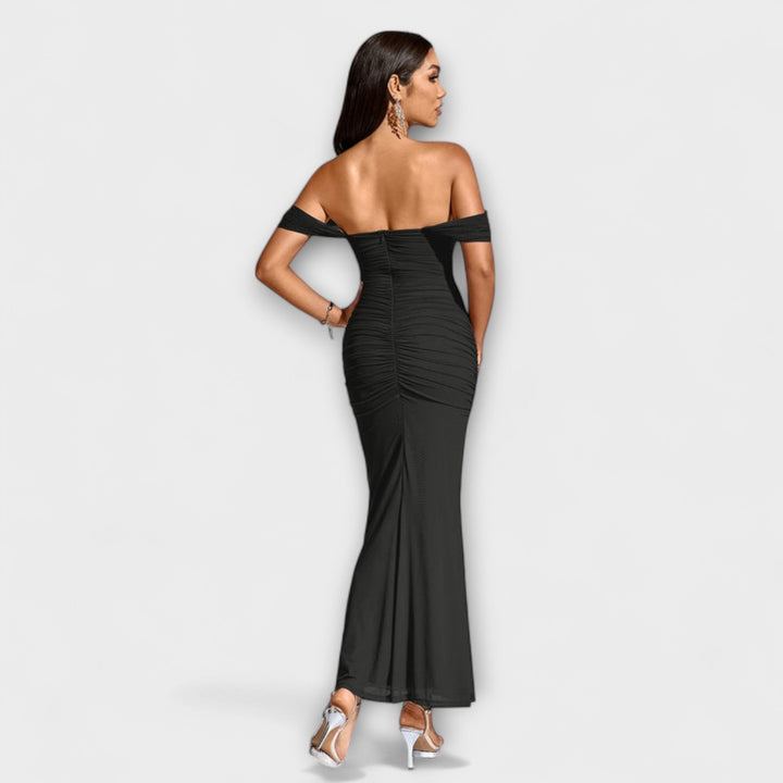 Ione - Vestido ajustado marrón con hombros al descubierto