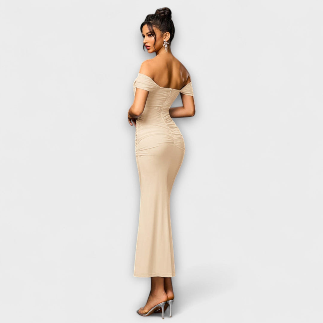 Ione - Vestido ajustado marrón con hombros al descubierto