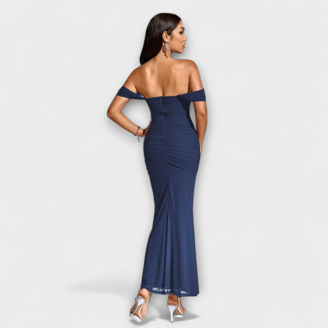 Ione - Vestido ajustado marrón con hombros al descubierto