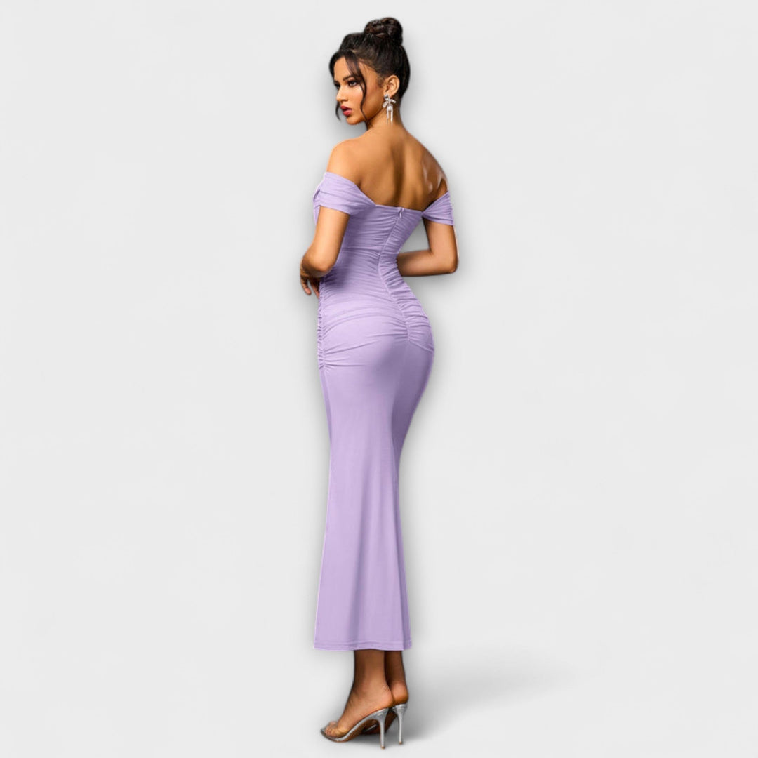 Ione - Vestido ajustado marrón con hombros al descubierto