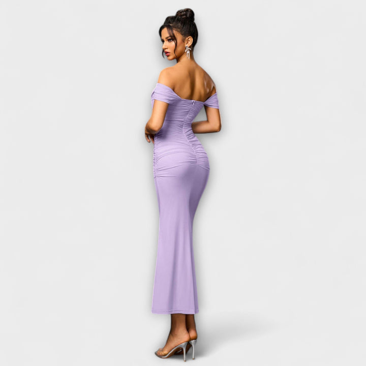 Ione - Vestido ajustado marrón con hombros al descubierto