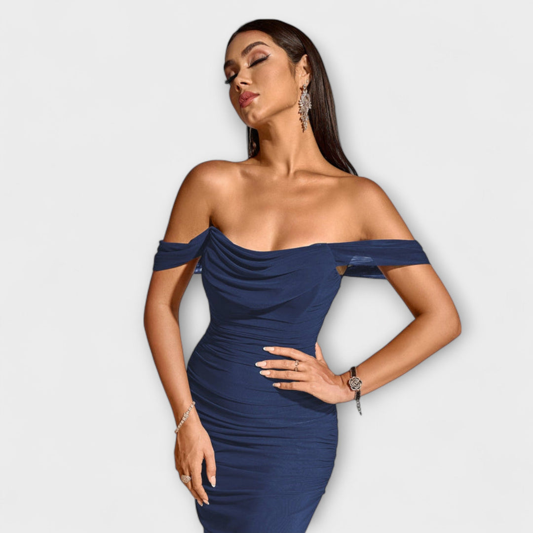 Ione - Vestido ajustado marrón con hombros al descubierto