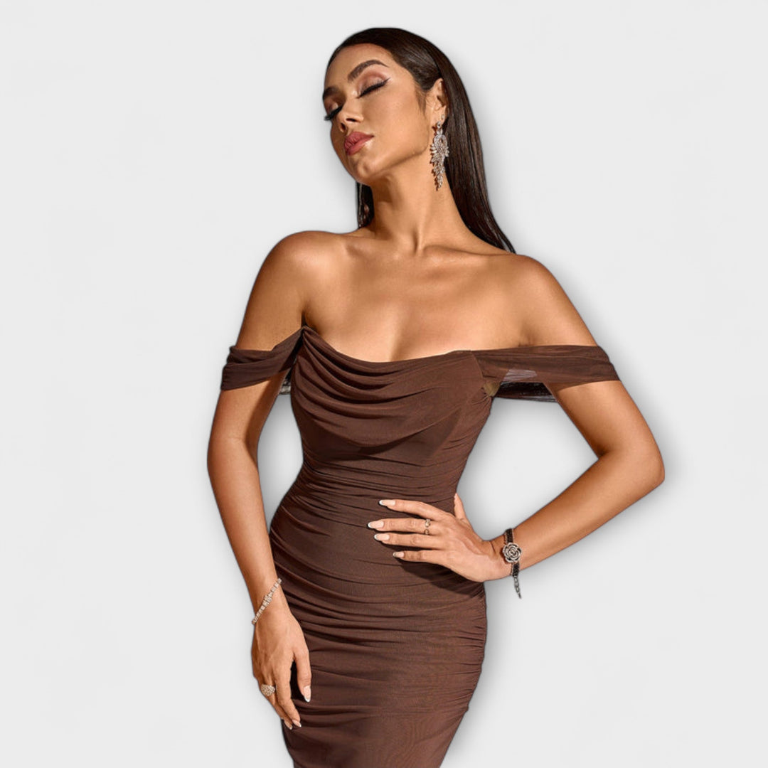 Ione - Vestido ajustado marrón con hombros al descubierto