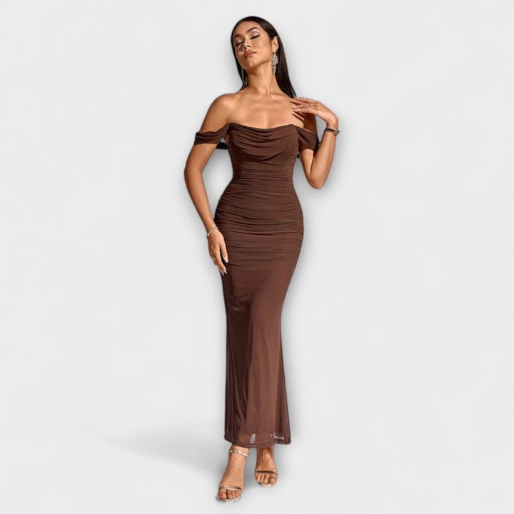 Ione - Vestido ajustado marrón con hombros al descubierto