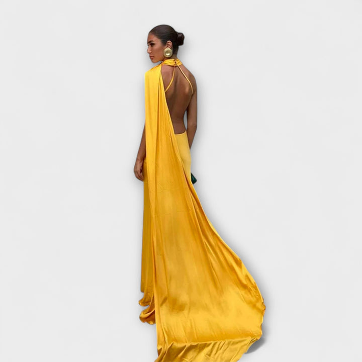 Elegante vestido maxi de tirantes sin hombros en color naranja