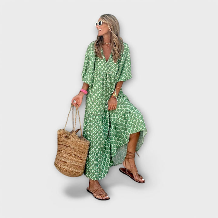 Elegante vestido maxi verde con patrón geométrico