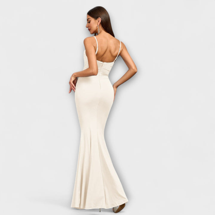 Callie - Elegante vestido beige con volantes
