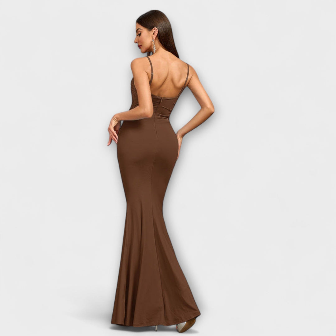 Callie - Elegante vestido beige con volantes