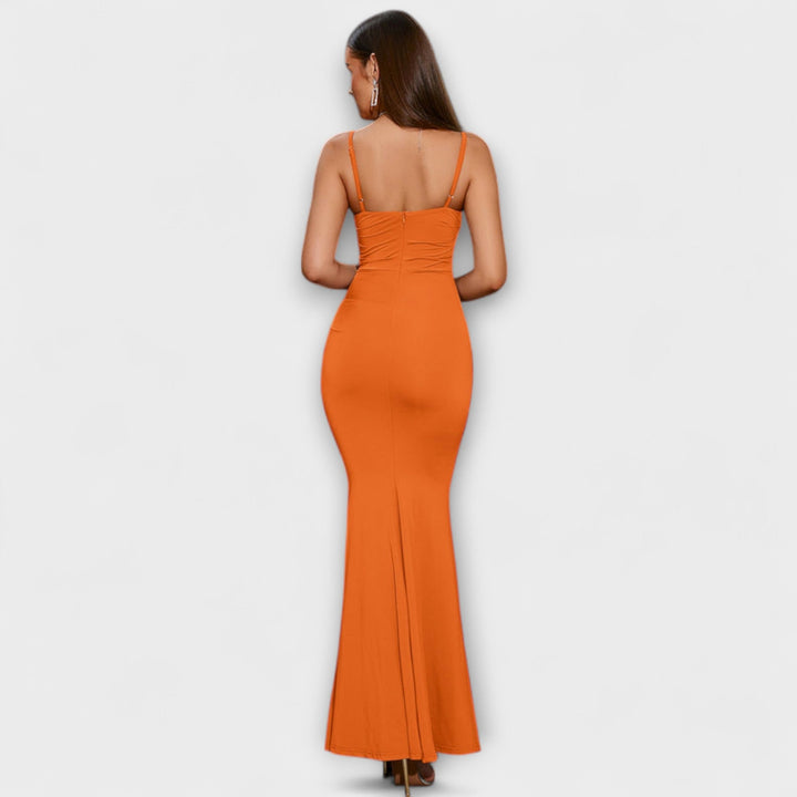 Callie - Elegante vestido beige con volantes