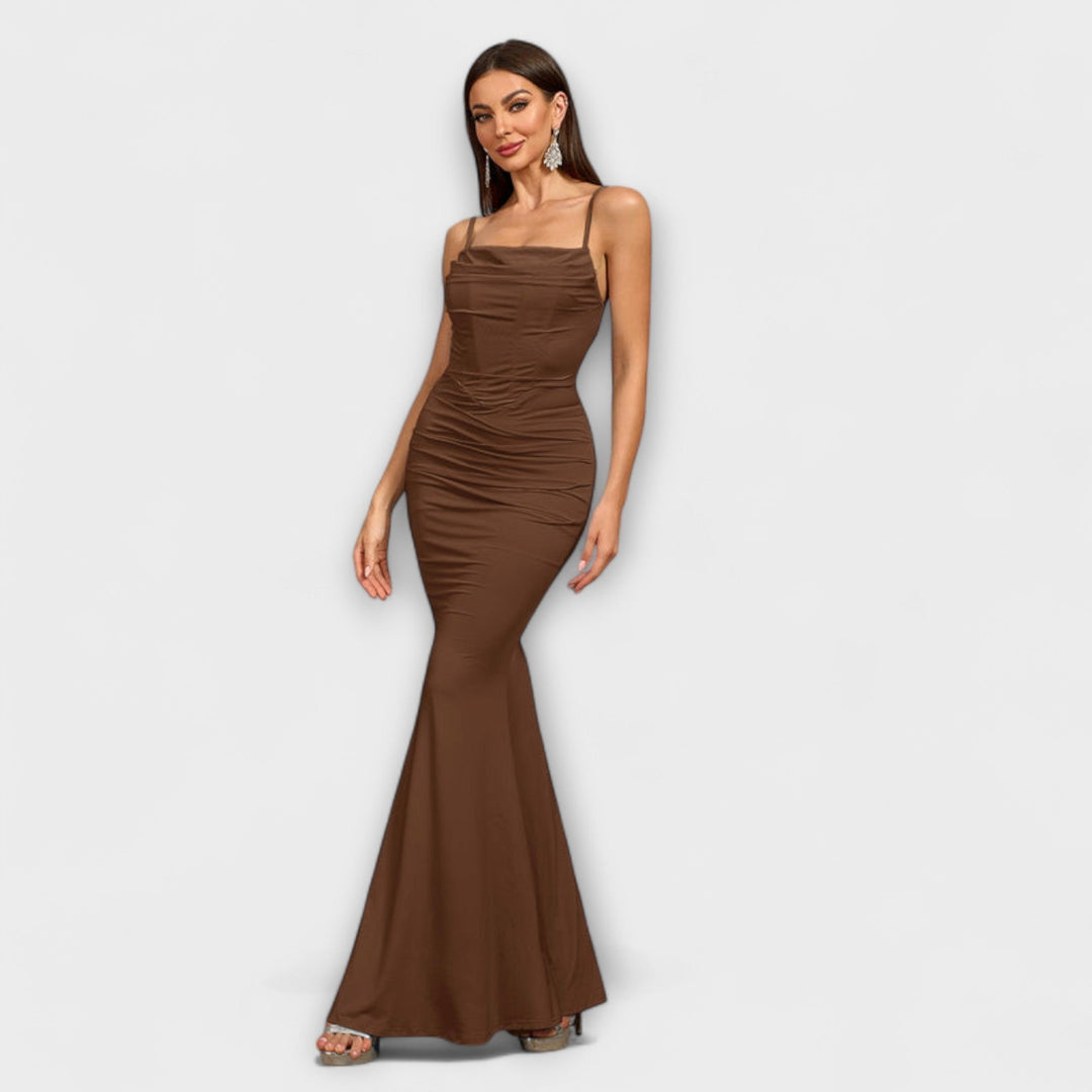 Callie - Elegante vestido beige con volantes