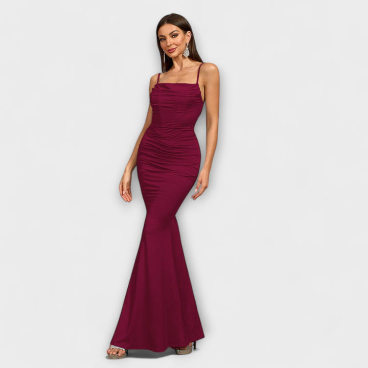 Callie - Elegante vestido beige con volantes