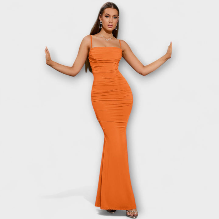 Callie - Elegante vestido beige con volantes