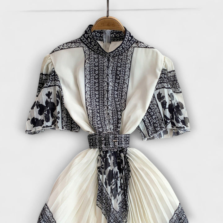 Delilah - Vestido vintage blanco y rojo con cuello alto