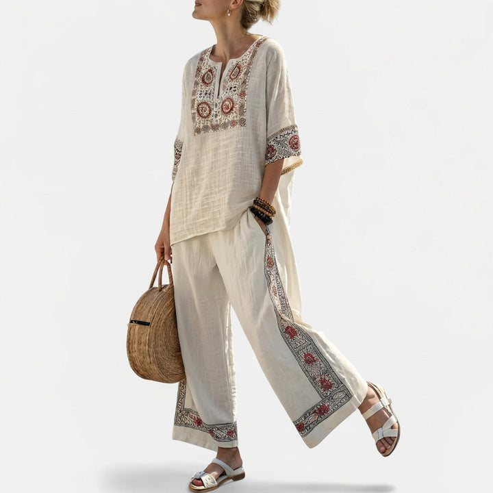 Amália - Conjunto mediterráneo beige con bordado atractivo