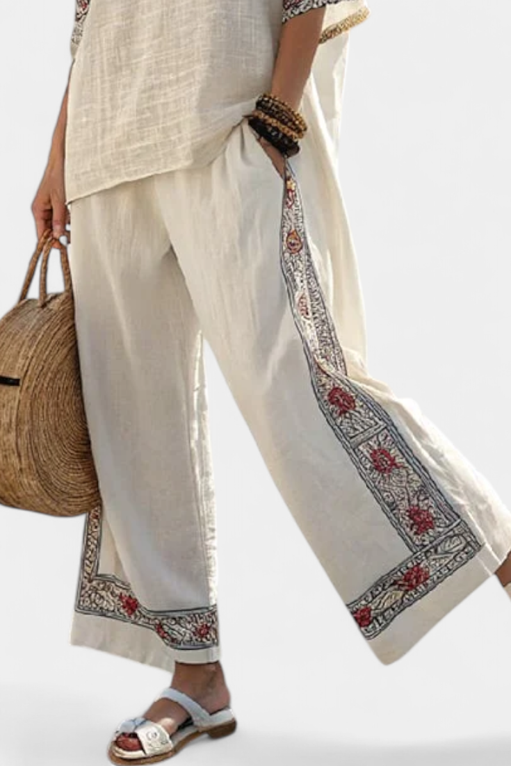 Amália - Conjunto mediterráneo beige con bordado atractivo