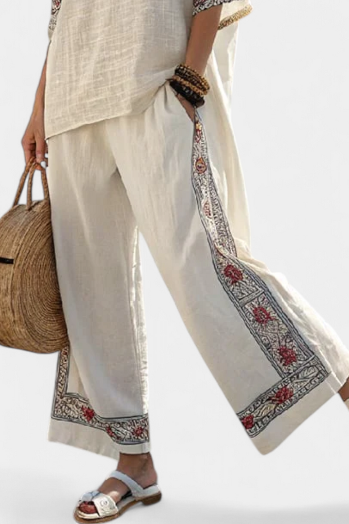 Amália - Conjunto mediterráneo beige con bordado atractivo