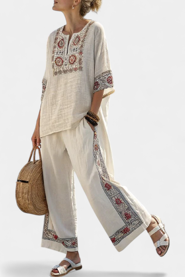 Amália - Conjunto mediterráneo beige con bordado atractivo