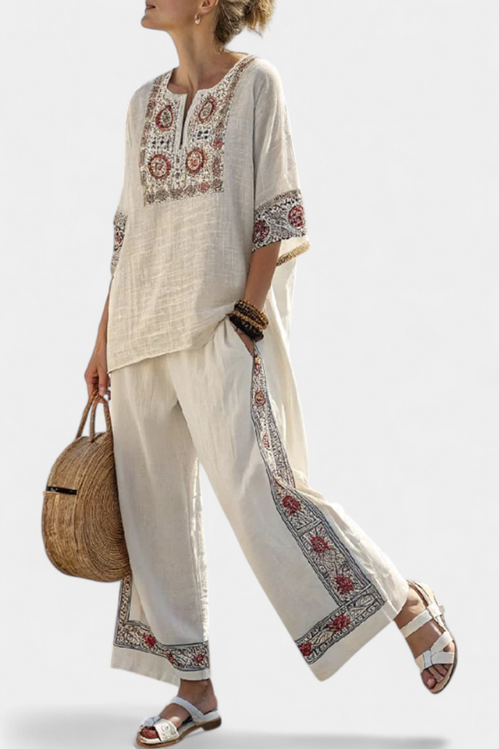 Amália - Conjunto mediterráneo beige con bordado atractivo