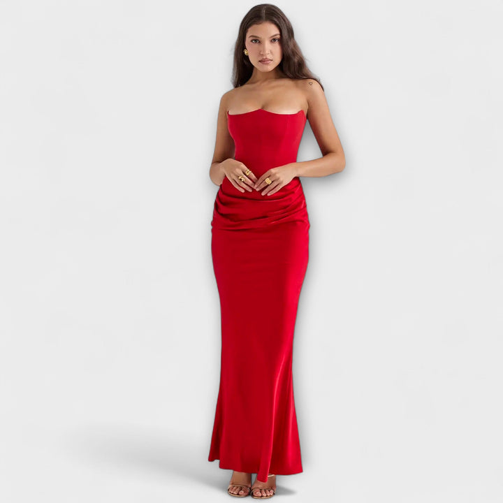Vestido largo de satén negro con drapeado