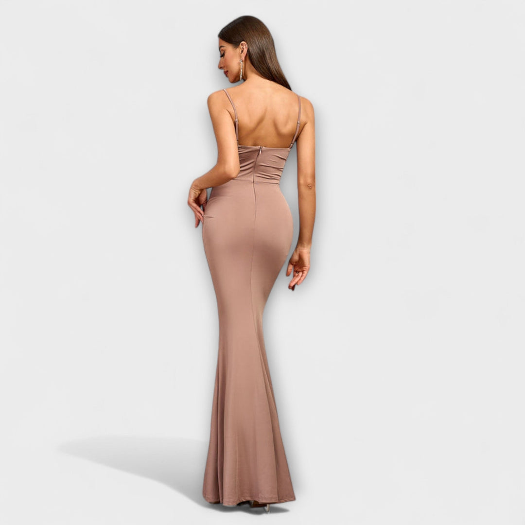 Callie - Elegante vestido beige con volantes